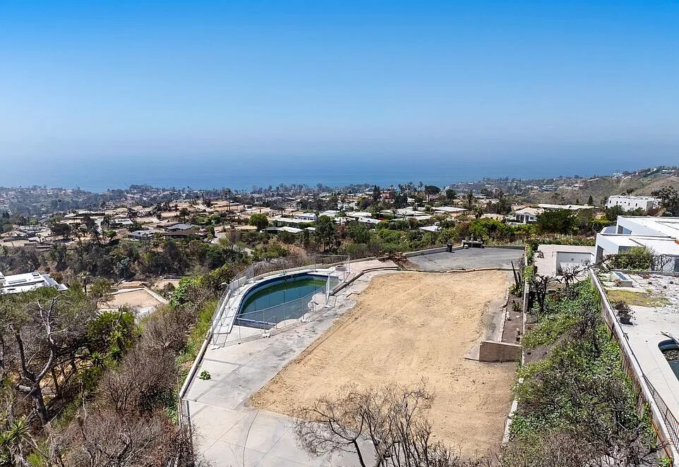 1166 Lachman Ln, Pacific Palisades, CA 90272